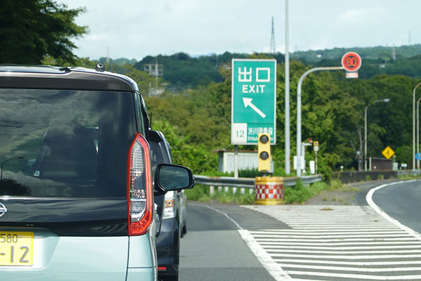 「出口渋滞エグすぎ」「降りないほうがいい」 関越道の“猛烈渋滞IC”さらに激化か 抜本対策も進行中