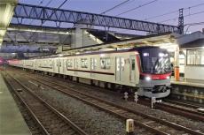 東武伊勢崎線 春日部駅で進む"旧上りホーム撤去" このあと線路が「横にずれて上に参りまーす」