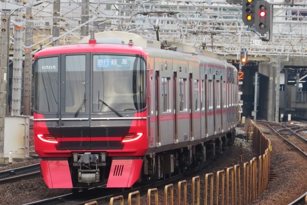 名古屋もうひとつのターミナル駅に「1扉分だけ」のホームドア設置 25年春まで 名鉄