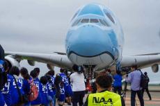 世界初かも!? 「世界最大の旅客機と綱引きします」成田空港で異例の対決！ 人間は“勝てる”のか？