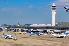 「かっこよすぎてきれそう」中部空港に”圧巻の絶景”出現！ 「世界に4機だけ」のレア飛行機が激映えに