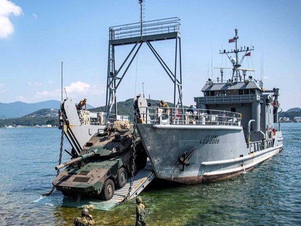 離島防衛の目玉部隊「自衛隊海上輸送群」向け艦艇 命名・進水式が超異例！ いつ実施？