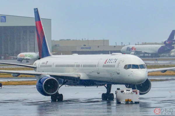 デルタ航空が「日本じゃ激レア機」の客室大改造へ！ どう変わる？ 「マジで導入40年のモデル!?」な驚愕内装