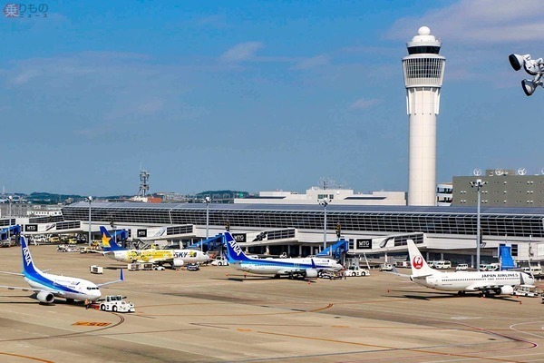 「これは珍しい」 中部空港に「キレイすぎる旅客機の並び」出現 あまりの整列ぶりに「お見事です」