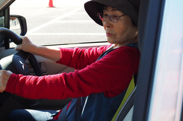 「とにかく神経を使う」クルマの運転で一番難しい？ 教習所でも定番の課題とは