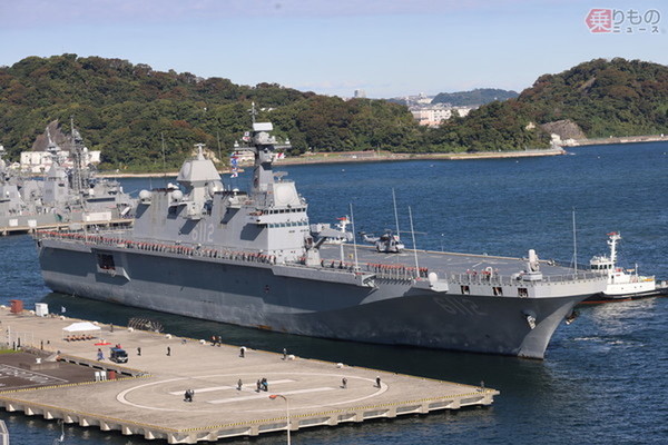 「韓国海軍の巨艦」に日本の防衛大臣が乗った!? 防衛省が画像を公開 横須賀基地に寄航