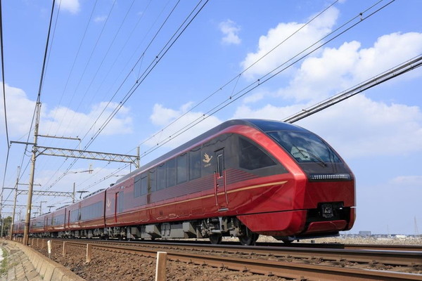 私鉄屈指の豪華列車が深夜に走る！普段はありえない時間帯に「異色ルート」で運行へ