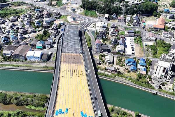 岡山‐広島つなぐ大規模国道バイパス「開通時期」繰り下げ 岩＆盛土トラブルで計14kmが計画見直し