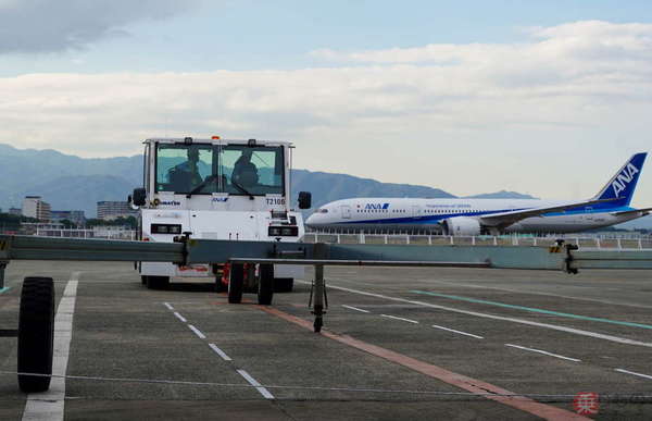 「飛行機のプッシュバック、一番うまい人は誰だ！」 伊丹空港の隅で密かに実施されたANAの「珍しい大会」とは