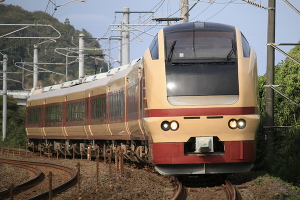 在来線で新宿から新潟県まで直通！ 異色の特急列車が運転へ 三セク路線も走る