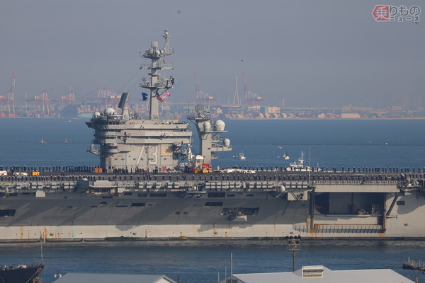 横須賀に出現！ 米空母「ジョージ・ワシントン」大幅パワーアップで帰ってきた  再び日本拠点に活動へ