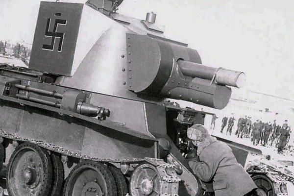 巨砲積むのに弱そう!? 激レア「攻撃力に全振り」戦車なぜ誕生？ パッと見 “チョロQ”