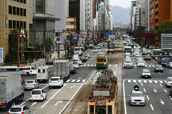 「運転手泣かせのバス停」そんな“バスベイ”は埋めてしまえ!? 広島ど真ん中の国道で“あえて廃止”した結果