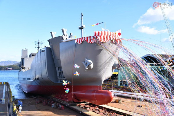 まるでカーフェリー！ 新たな自衛艦がデビュー 配備先は自衛隊の「異色の運び屋」まもなく新編へ