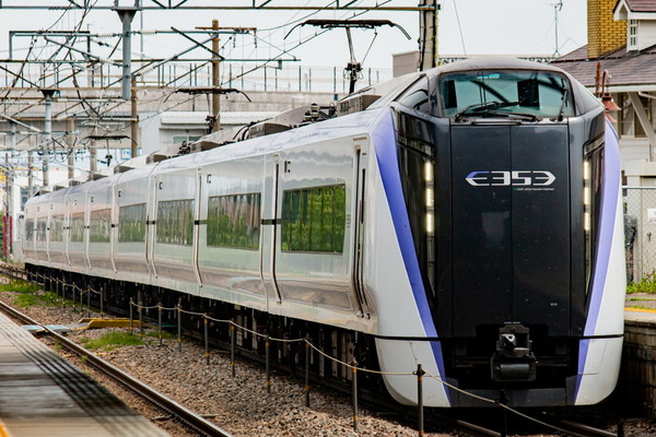 中央線に「超早朝」特急が登場！ 東京駅には8時前に到着 山梨からの通勤通学が便利に