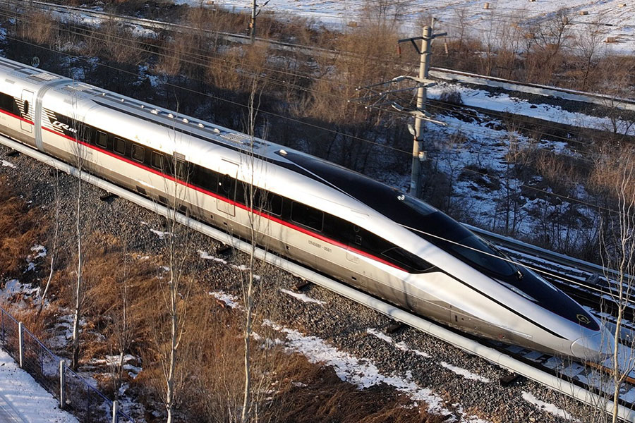 ついに「時速400キロ」が普通に？ “世界最速”の高速鉄道車両が登場 中国