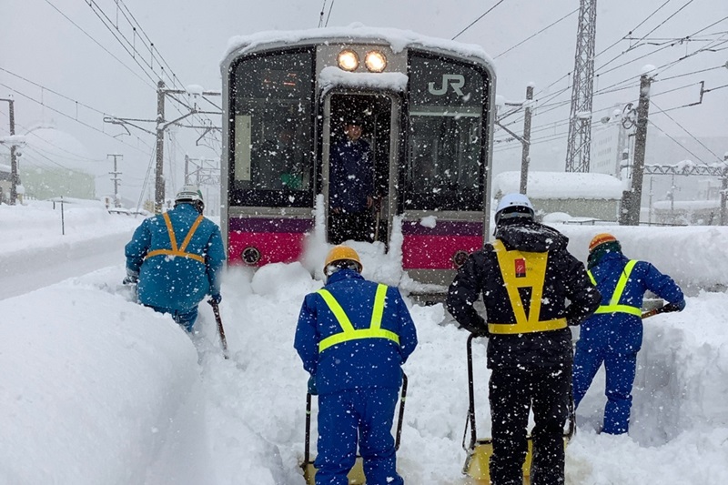 大雪で「当面のあいだ」運休に 除雪ほか倒木や設備被害も 秋田県内のJR線