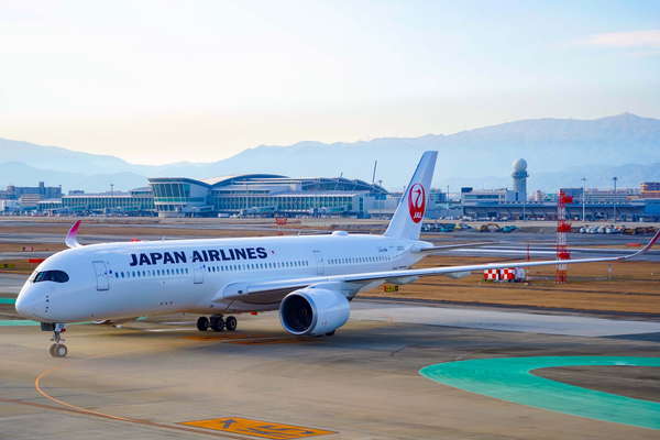 福岡空港の「2本めの滑走路」3月オープンへ！ 「滑走路1本の空港では日本一多忙」な現状…どう変わる？