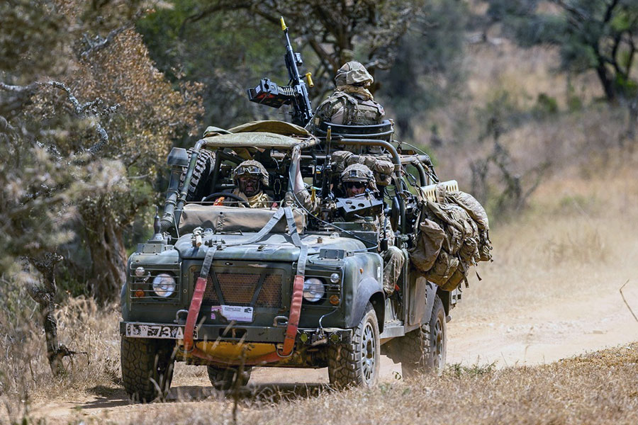 英軍の「ランドローバー」ついに一掃へ！伝統と栄光を“75年以上”支える「後継はイタ車ベース!?」