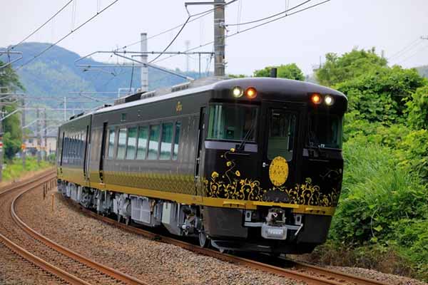 豪華観光列車「はなあかり」春は山陽本線5時間半の旅 4～6月の土日に24本運転