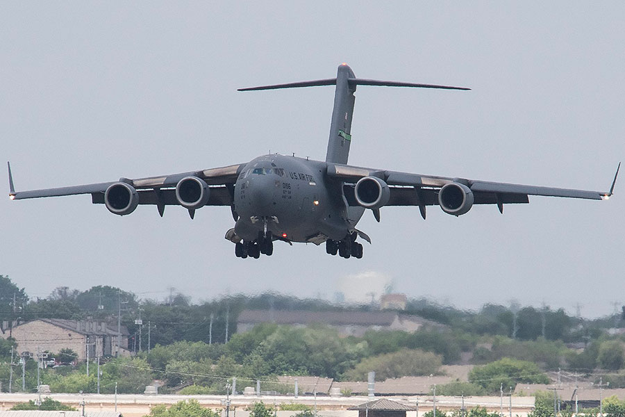 アメリカ空軍「不法移民」用の“強制送還便”を派遣へ トランプ大統領の非常事態宣言を受け