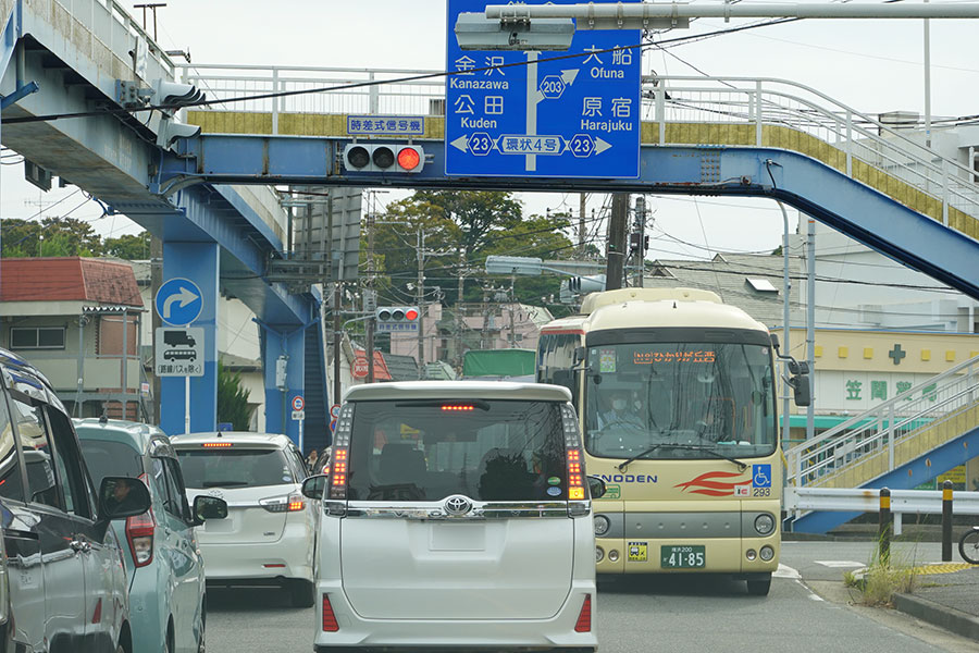 横浜の「魔の交差点」が大変化！ 盛大にズレた“変則6差路”を2025年度“4差路化” 渋滞に終止符なるか？