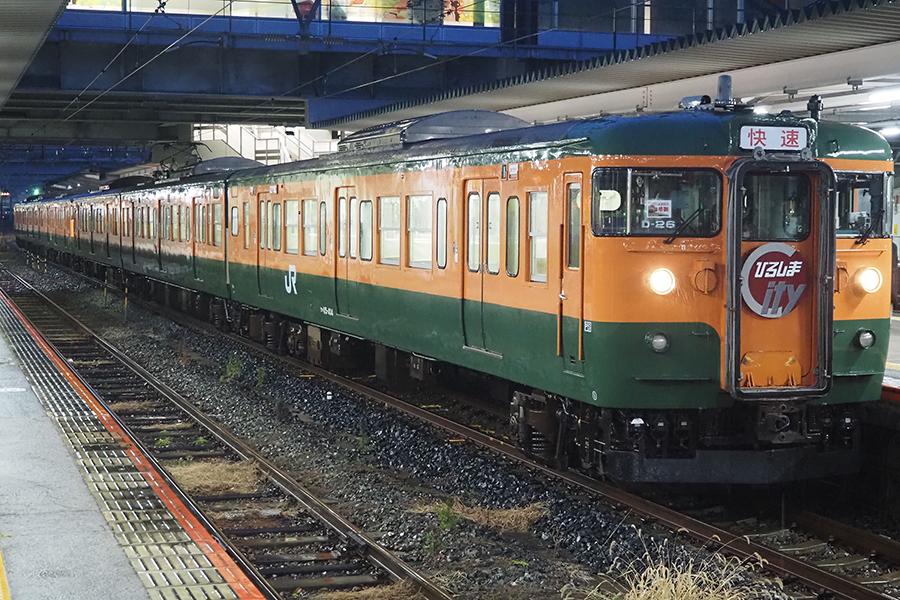 「かぼちゃ電車」JRから絶滅！ 最後の「湘南色115系」快速、山陽路に消える 「あれ、ちょっとヘンだぞ」