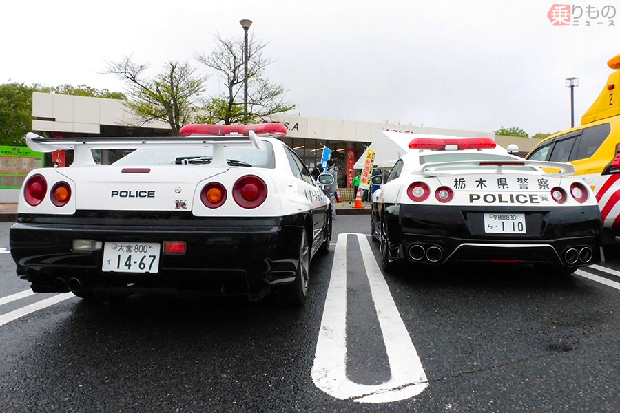 蓮田SAに集まるパトカーたち
