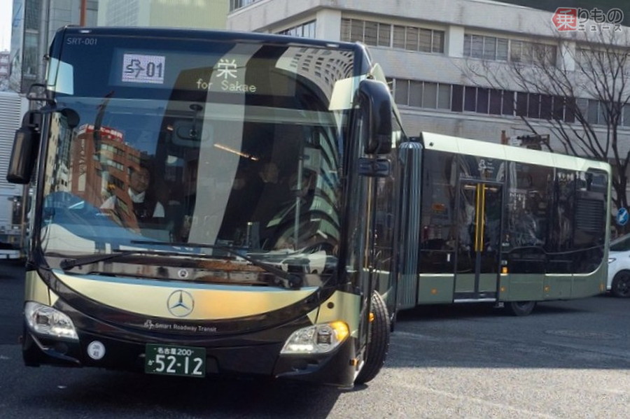 沿線は“カメラの列”!? 名古屋の「金の巨大バス」運行スタート！驚異の収容力で繁華街の混雑を救うか？