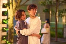 「青島くんはいじわる」“青島”渡辺翔太&“雪乃”中村アンが涙のハグ 「イチャイチャしていてかわいい」「お互いのことが大好きなんだね」