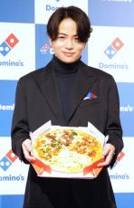 菊池風磨、「家族や友達と分け合って食べてる」 「ドミノ・ピザ」のアンバサダー就任に喜び