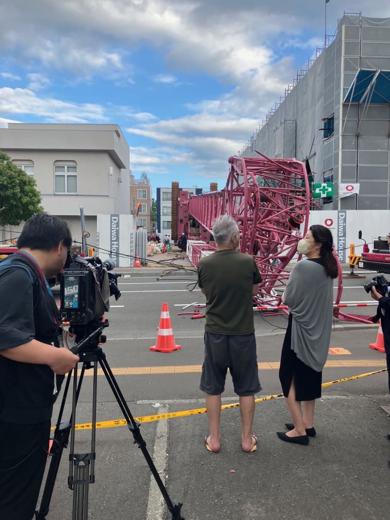 東札幌の工事現場でクレーン車横転　道ふさぐ事故