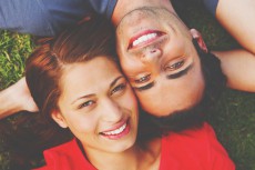 付き合う前から結婚後まで、彼の心を惹きつける行動心理テクニック4選