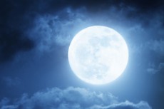 8月11日はスーパームーン！　今年一番大きな満月が見られる日