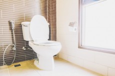 【心理テスト】トイレで目につく汚れは？　答えでわかるお金が貯まらない理由