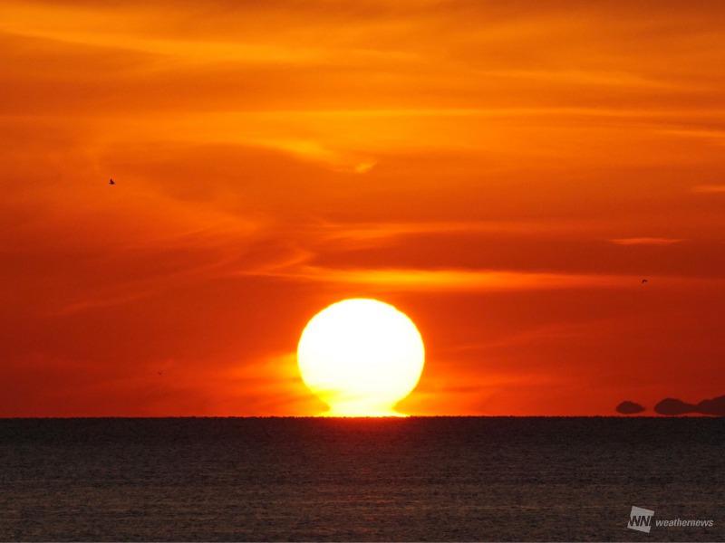 
「だるま夕日」など17日は各地で綺麗な夕景広がる
        