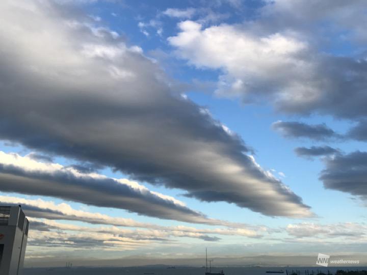 
宇宙からも地上からも見えた！ 関東上空に巨大な&quot;しましま&quot;
        