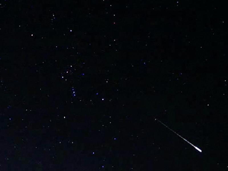 
まさに星降る夜　ふたご座流星群を動画でプレイバック
        