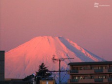 
今日19日(水) 関東は朝からスッキリ晴れ　ピンクに染まる紅富士も
        