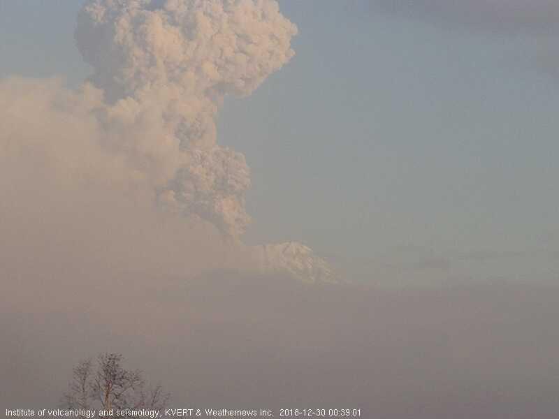 
ロシア・カムチャッカ シベルーチ火山が噴火　噴煙は約12000mにも
        