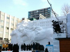 
さっぽろ雪まつり　大通会場の開会式は湿った雪に
        