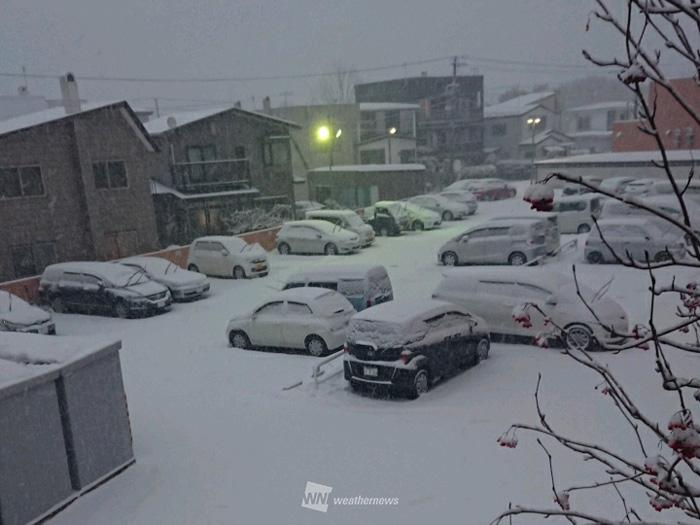 
北海道や東北北部 夜にかけて積雪の急増に注意
        