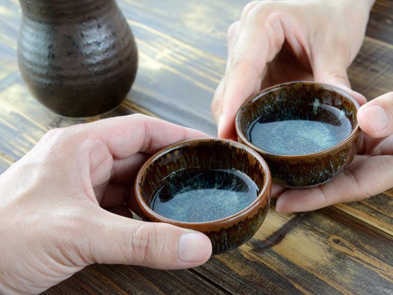 
電子レンジ？ 湯煎(ゆせん)？ 日本酒は温め方で味に違いが出ます！
        