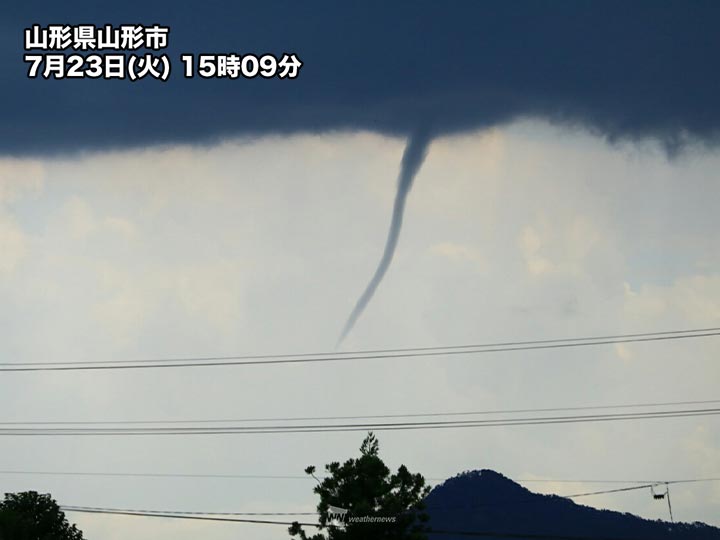 
山形で「ろうと雲」発生　竜巻などの突風に注意
        