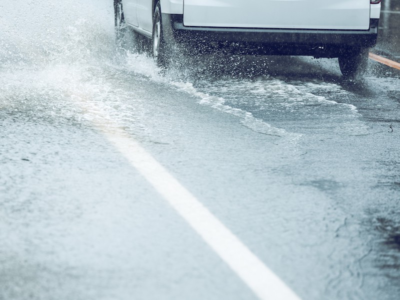 
運転中のゲリラ豪雨 5つの正しい対処法とは
        