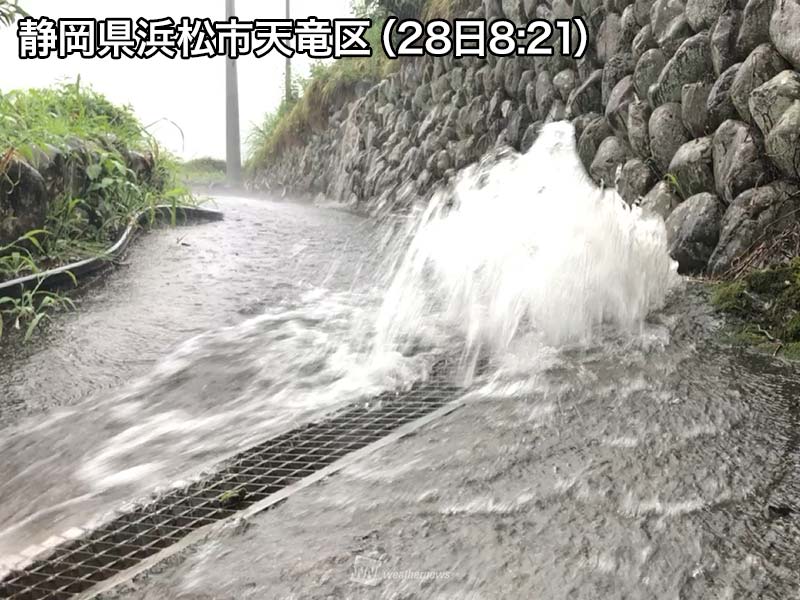 
静岡県内で局地的に激しい雨　冠水被害が発生
        