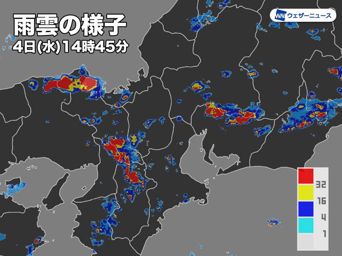 
大阪・京都・名古屋周辺で激しい雨　道路冠水などに警戒
        