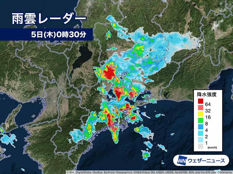 
三重県四日市市で1時間に121mmの猛烈な雨　気象庁 記録的短時間大雨情報
        