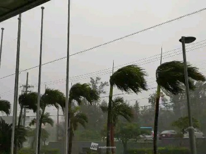 
台風13号　宮古島に最接近　最大瞬間風速59.6m/s　13年ぶりの暴風
        