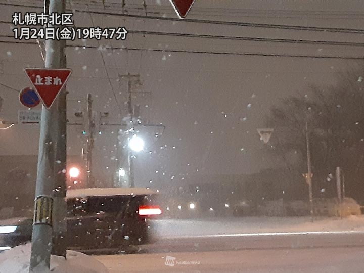 
札幌市内で再び雪が強まる　視界悪化と積雪増加に注意
        